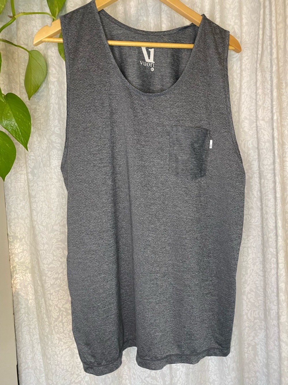 Vuori Men's Tradewind Performance Tank top - Heather Charcoal